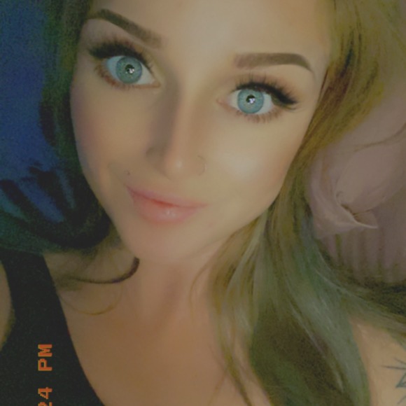 Meet your Posher, Stephanie - Picture 1 of 1